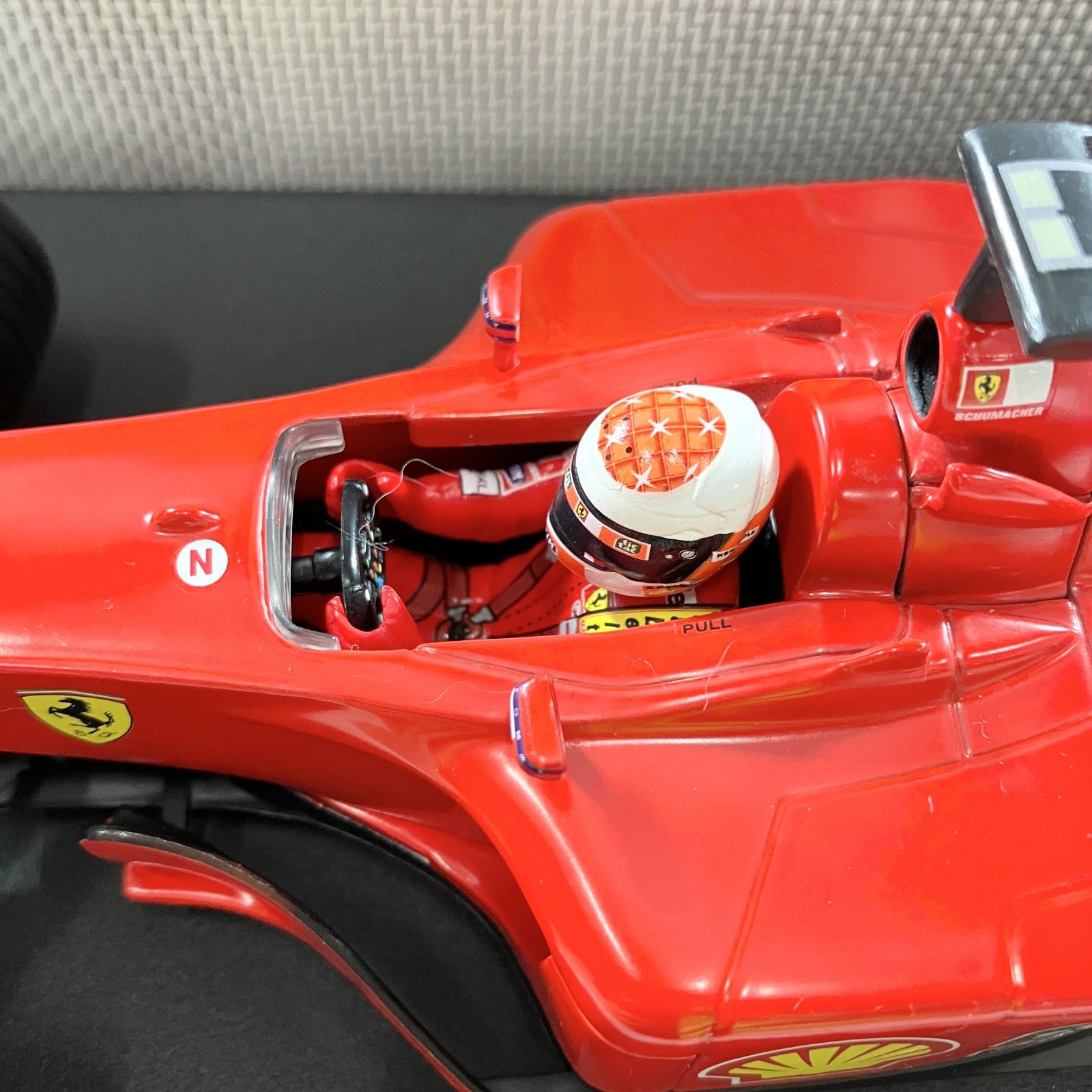 ☆ ホットウィール 1/18 フェラーリ F2001 ミハエルシューマッハ 2001