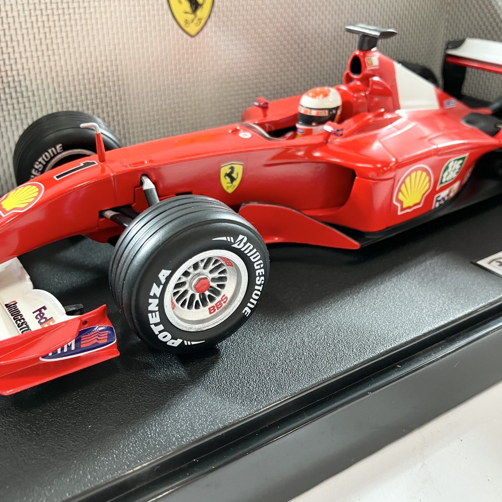 ☆ ホットウィール 1/18 フェラーリ F2001 ミハエルシューマッハ 2001
