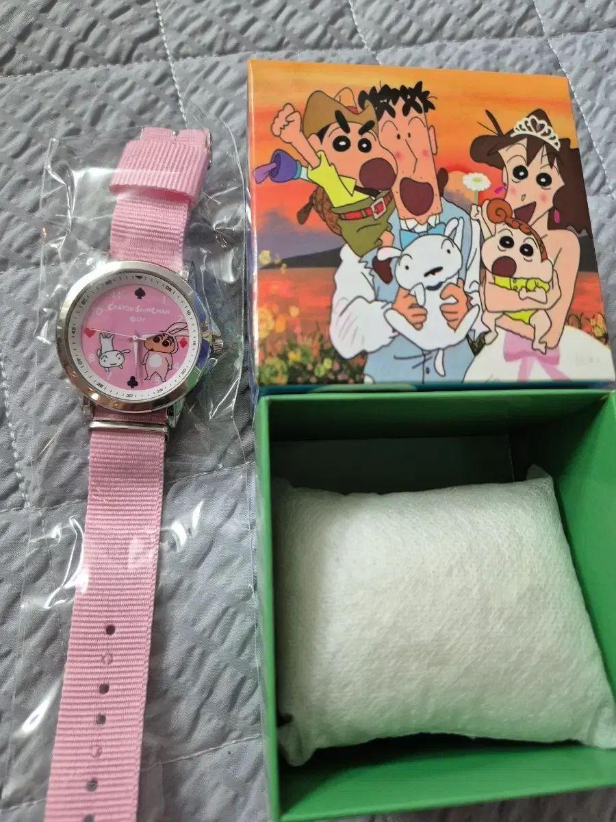 クレヨンしんちゃん 짱구 ピンク リストウォッチ 新品 (送料無料