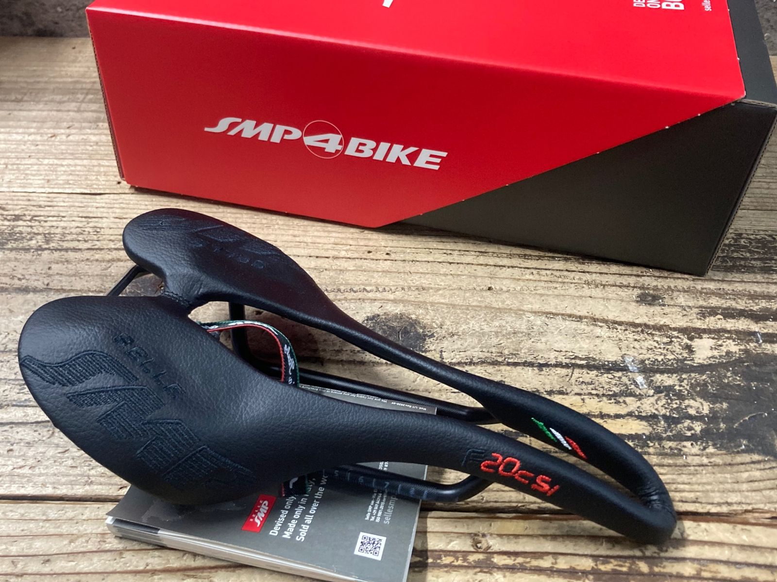 KK393 Selle SMP F20C s.i. サドル 黒 aisi 304 tubeレール