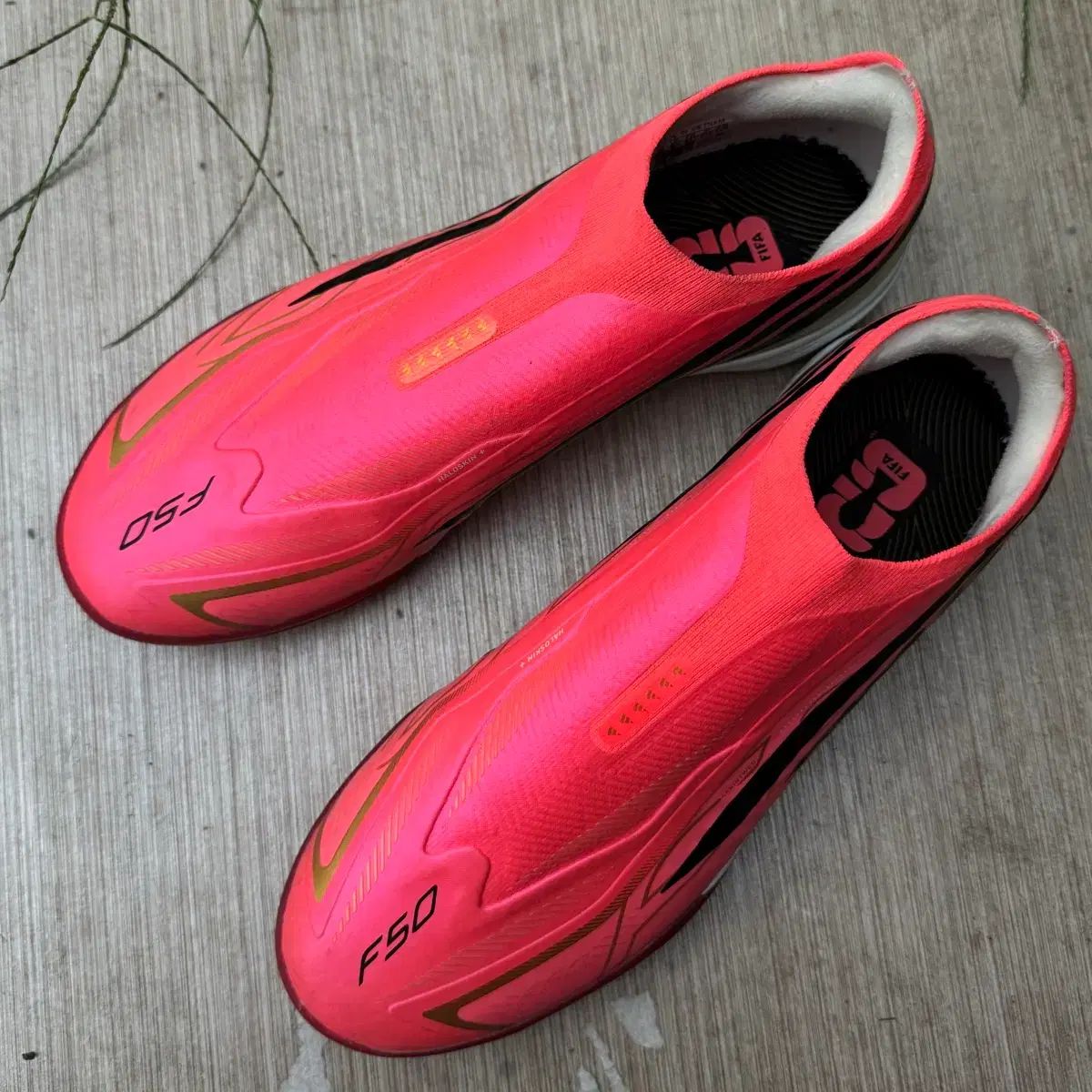 アディダス f50 LL TF 270 出品 18,889円