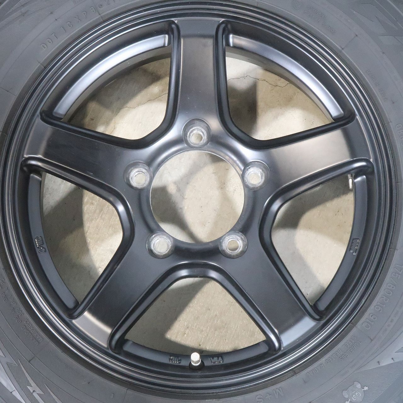 スズキ ジムニー 等に 4本 社外 16インチ 5.5J +22 5H PCD139.7