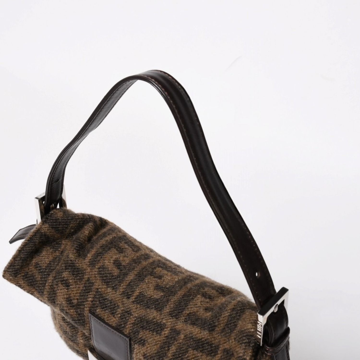 極美品 FENDI フェンディ マンマバケット ワンショルダーバッグ 26424