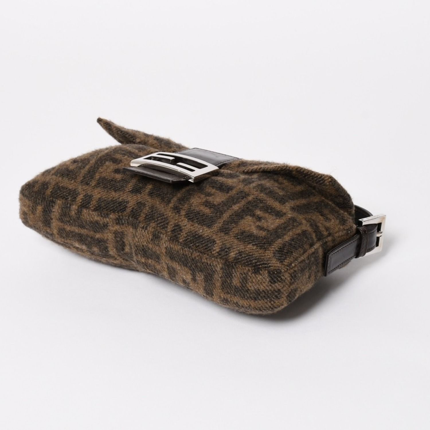 極美品 FENDI フェンディ マンマバケット ワンショルダーバッグ 26424