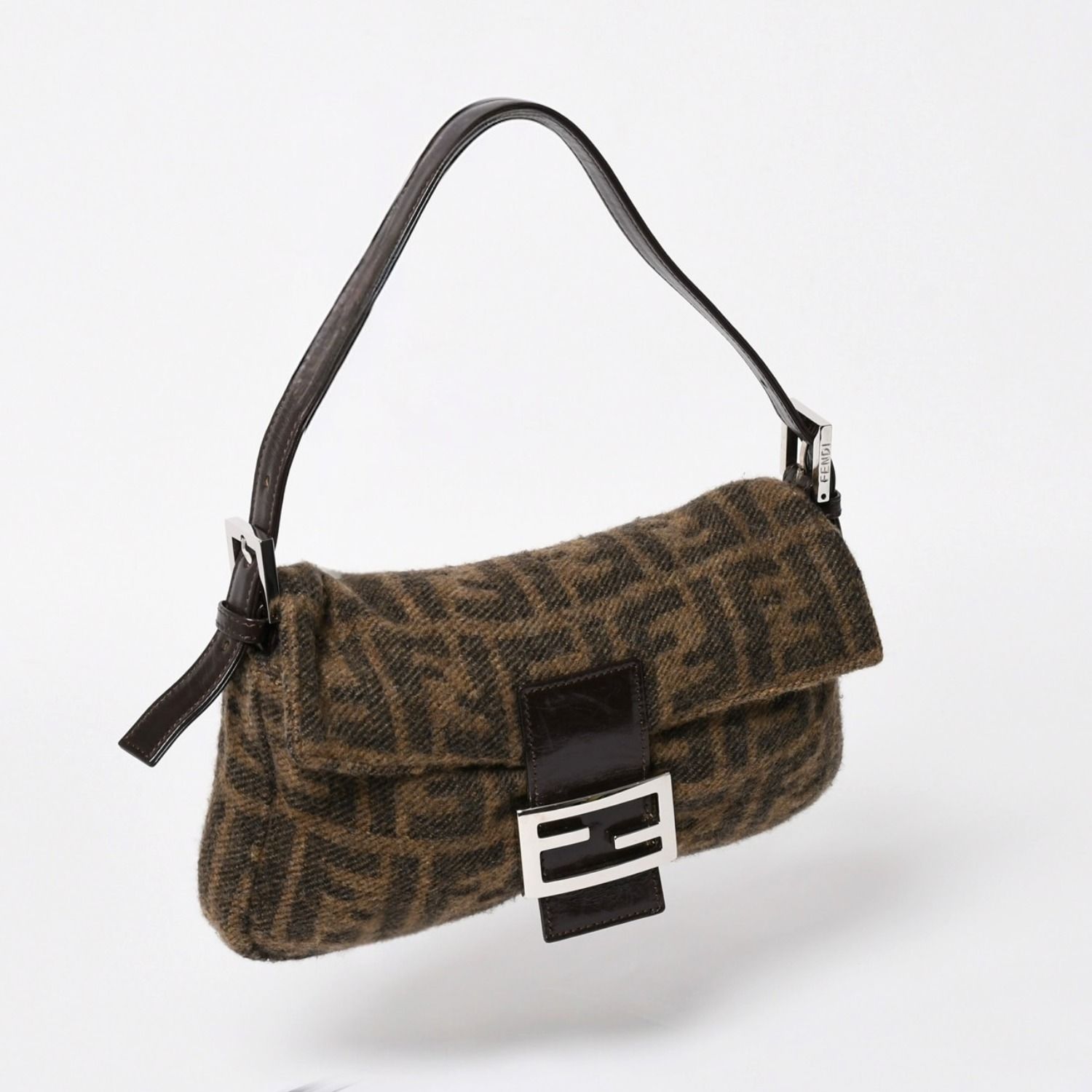極美品 FENDI フェンディ マンマバケット ワンショルダーバッグ 26424