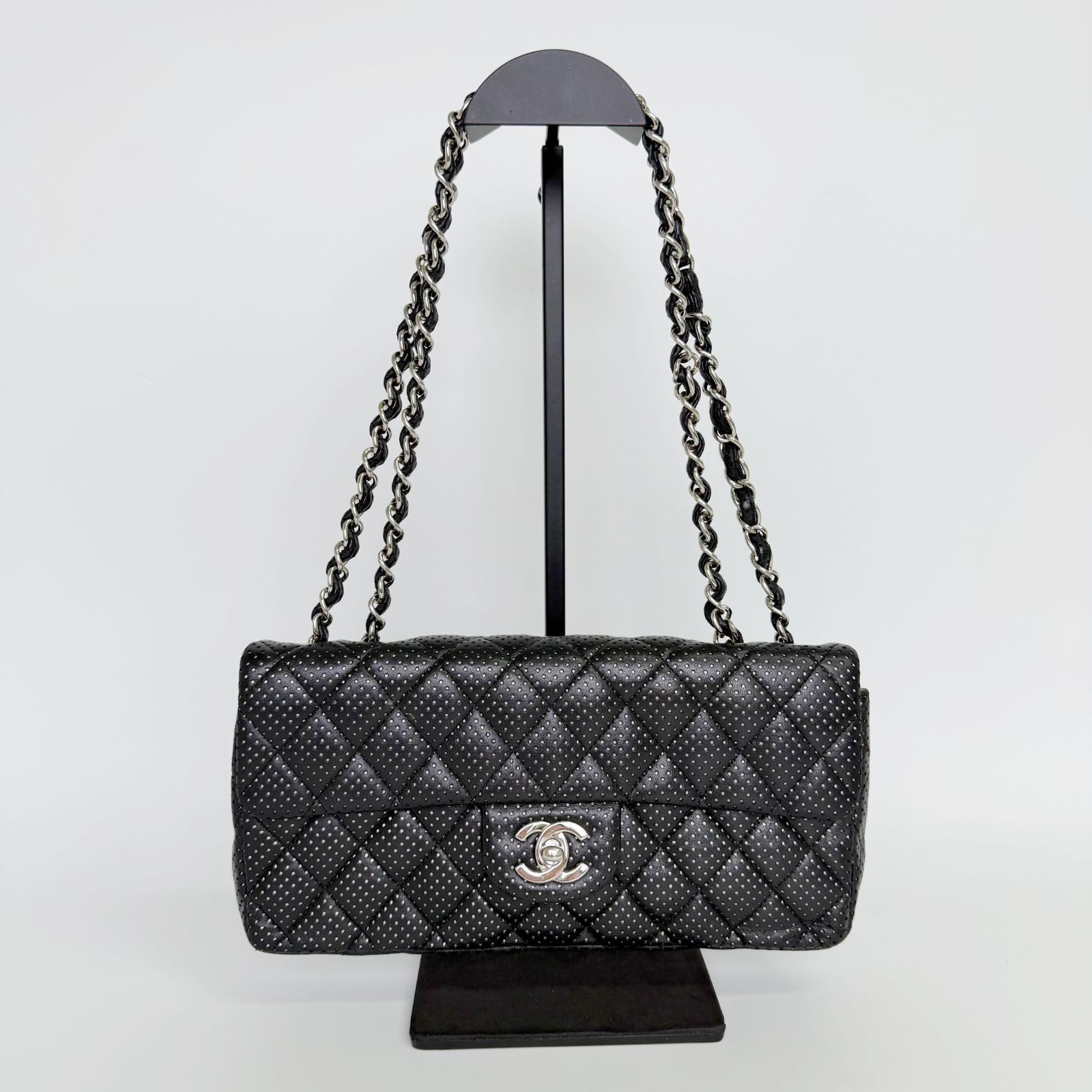 【中古】CHANEL シャネル マトラッセ パンチング チェーンショルダー ショルダーバッグ レザー ブラック 金具シルバー シール11番台 ヴィンテージ レディース HIBUOCHI VINTAGE hboc260720a02 134,400円