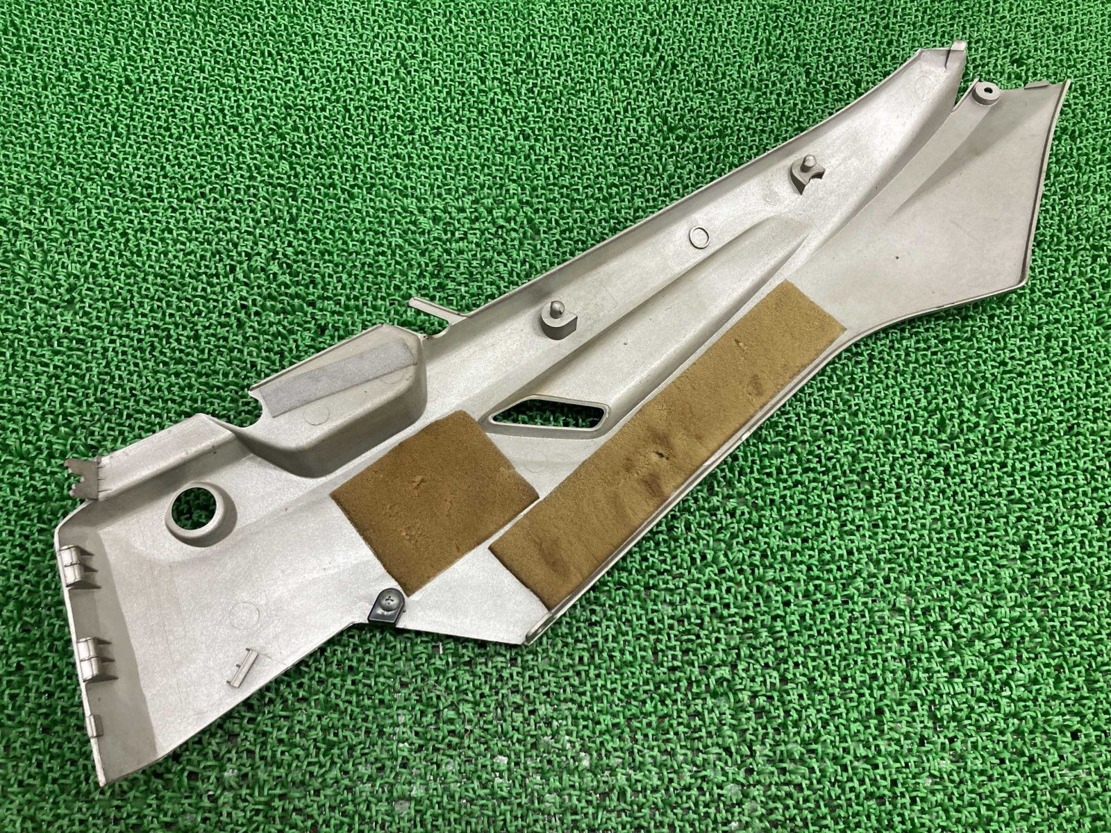 アドレス50EX サイドカウル 左 銀 スズキ 純正 中古 CA1CA シート