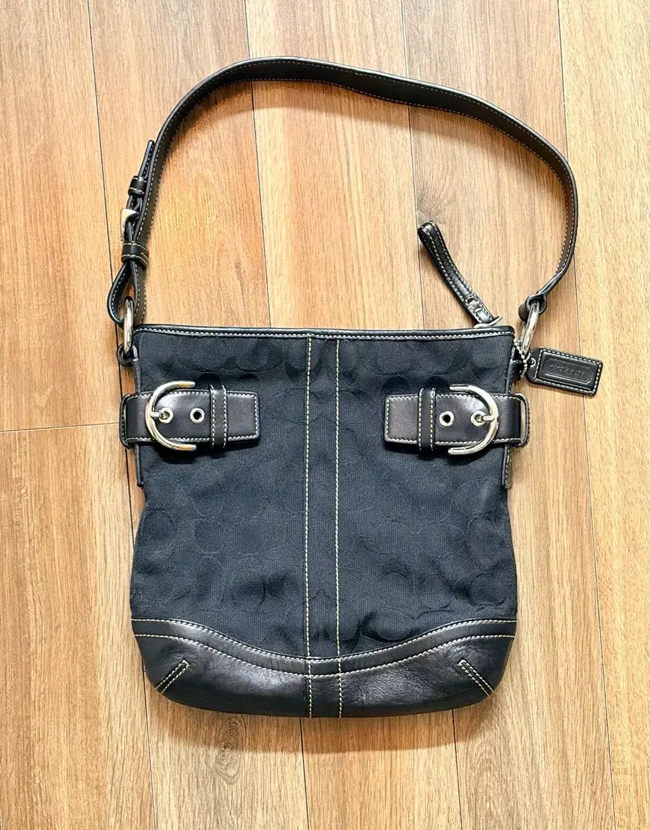 COACH シグネチャー パータン ブラック ショルダーバッグ