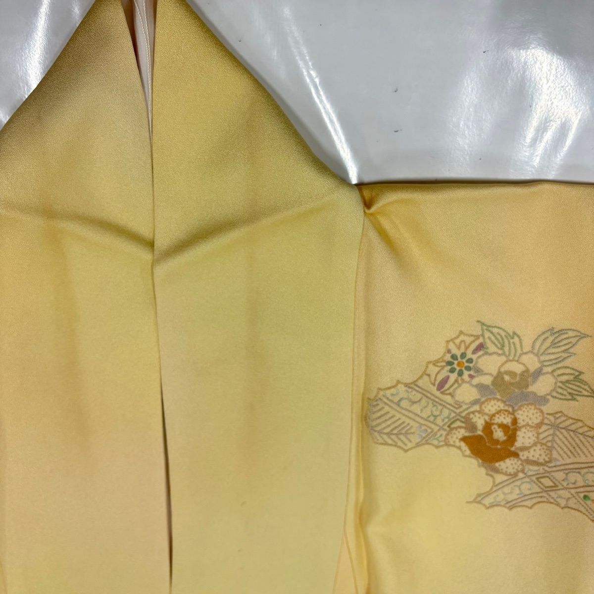 レディース 未使用品 付け下げ 付下げ 総絞り 淡黄色 黄土色刺繍 身丈 