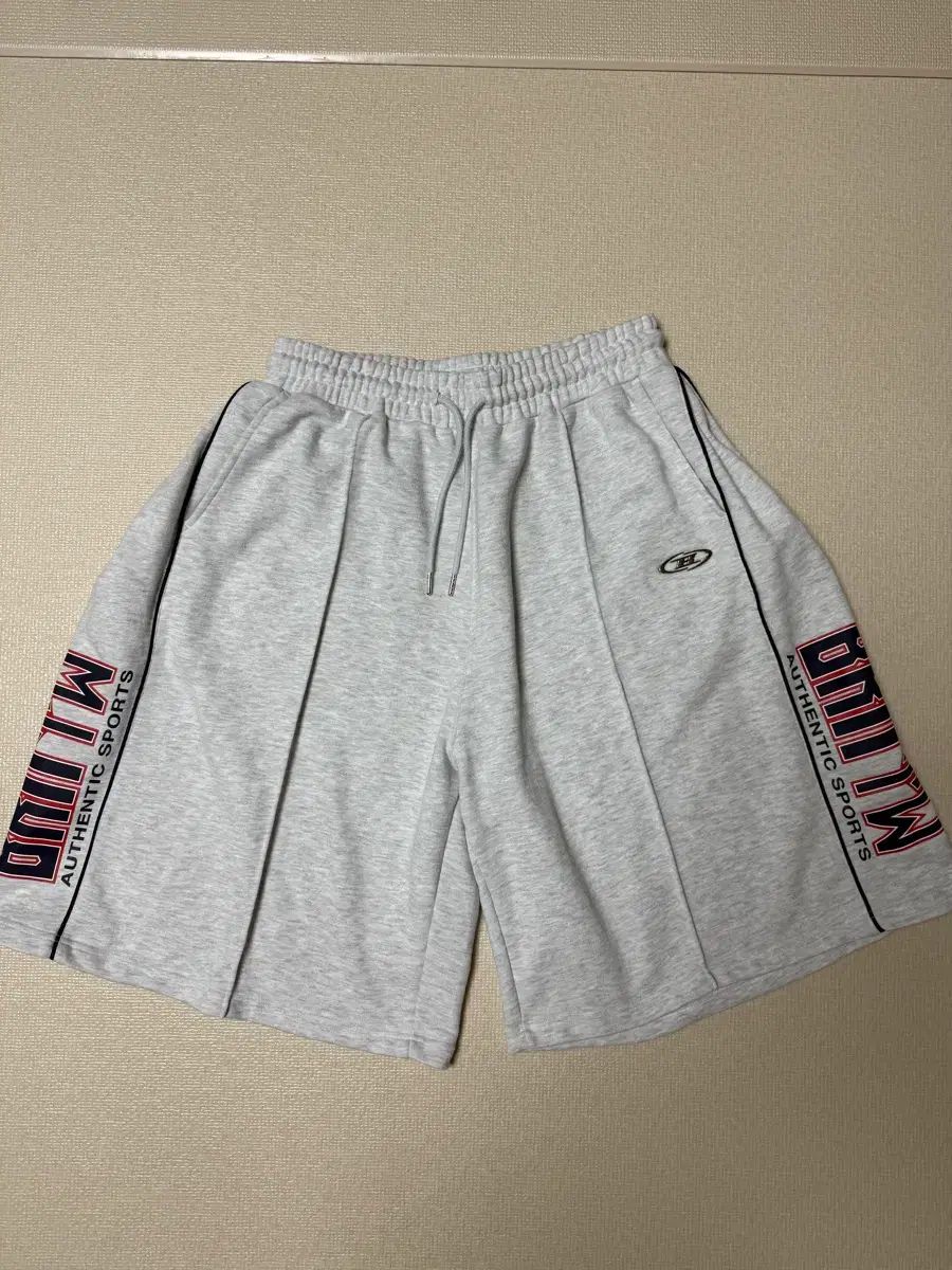 BORN TO WIN サイド ツータック バミューダ ショーツ ハーフパンツ 2サイズ