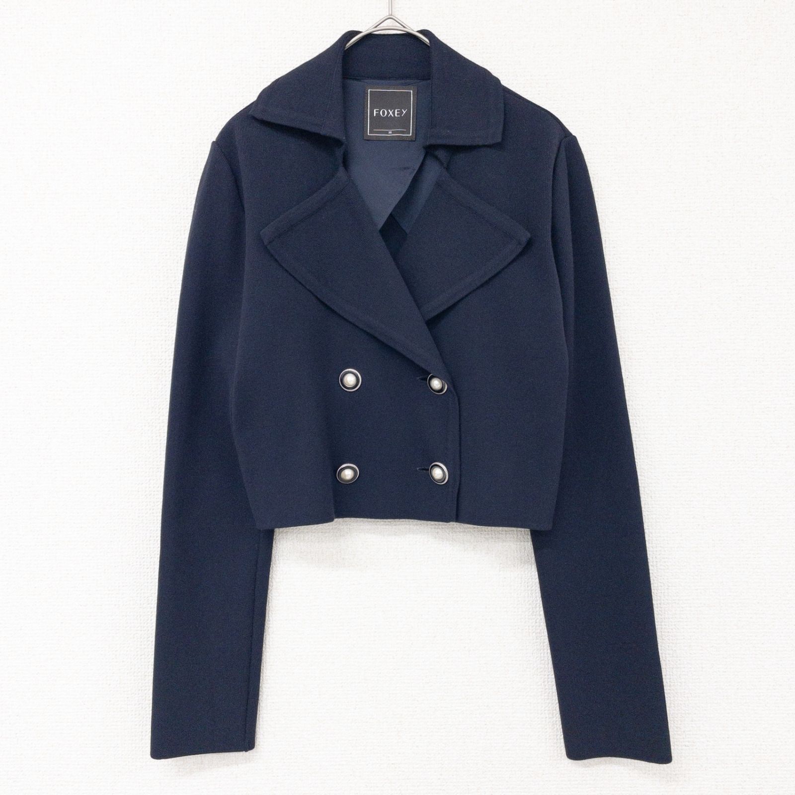 近年美品 FOXEY フォクシー　ニット　ジャケット　フォーマル FOXEY フォクシー ニットジャケット パールボタン クロップド ショート