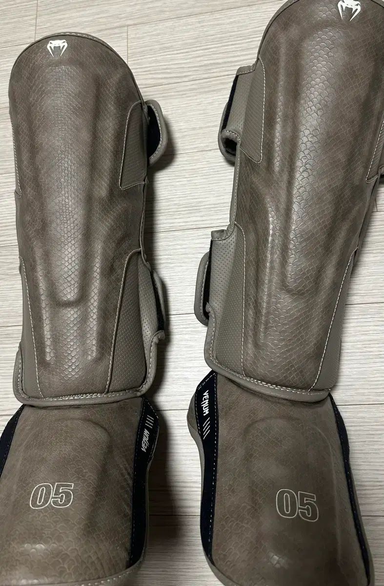 VENUM ヴェナム 脛サポーター