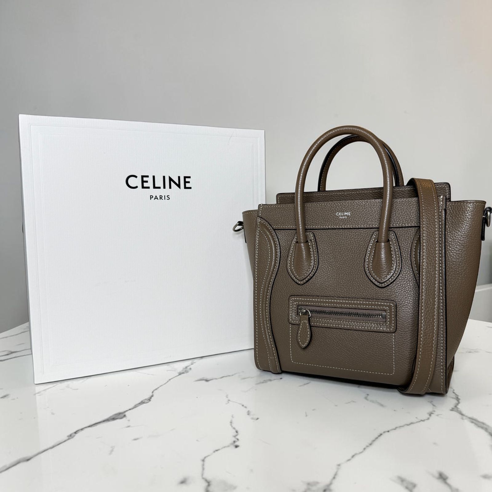 【美品】セリーヌCELINE　ラゲージナノショッパー 2WAY ショルダーバッグ ハンドバッグ　レザー　Luggage nano 2WAY Handbag　箱付き