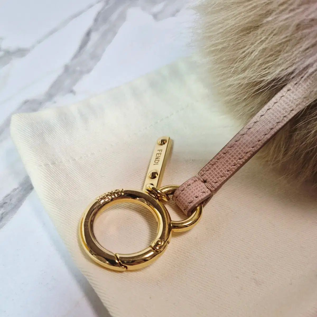 正規品) FENDI フェンディ ベージュ/ピンク ツートン バッグチャーム
