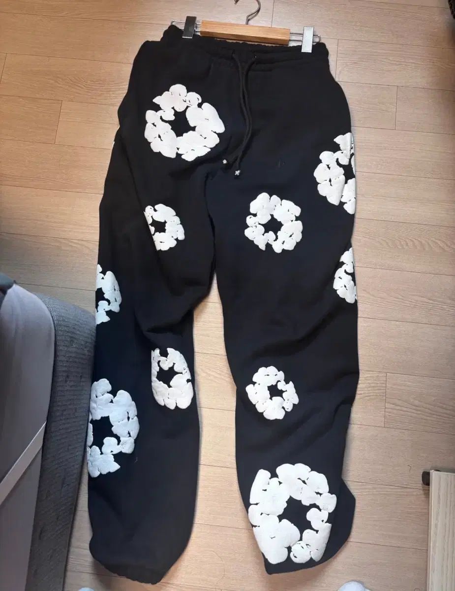 DENIM TEARS スウェットパンツ ブラック