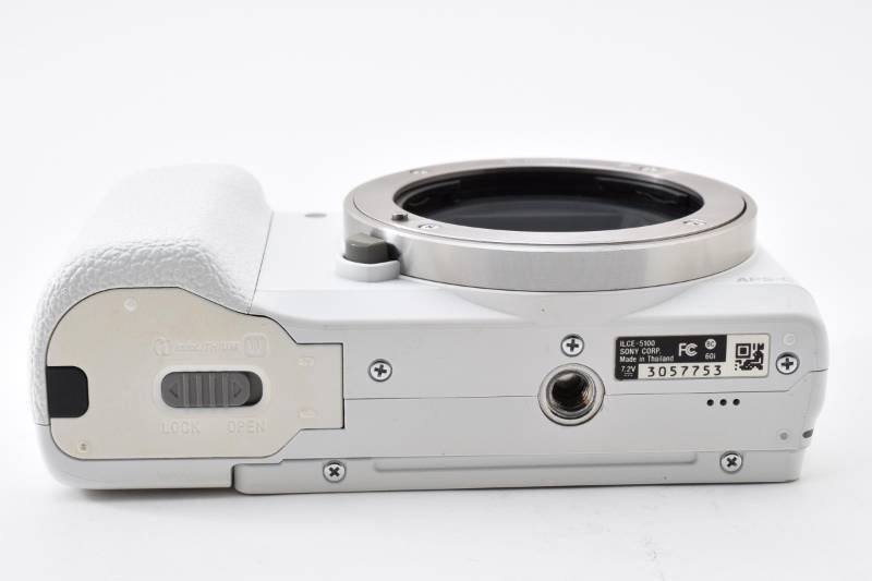実用光学美品 SONY ソニー α5100 ボディ 白 ホワイト ミラーレス一眼