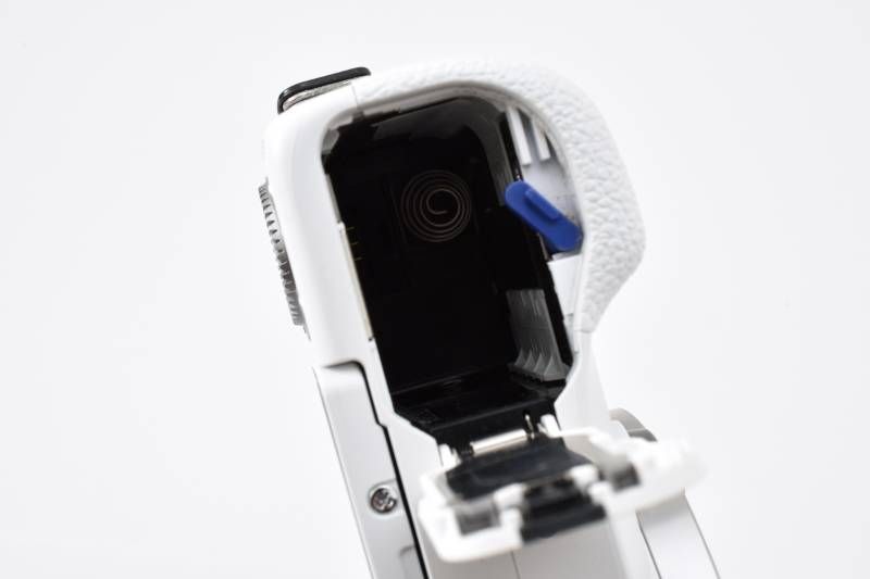 実用光学美品 SONY ソニー α5100 ボディ 白 ホワイト ミラーレス一眼