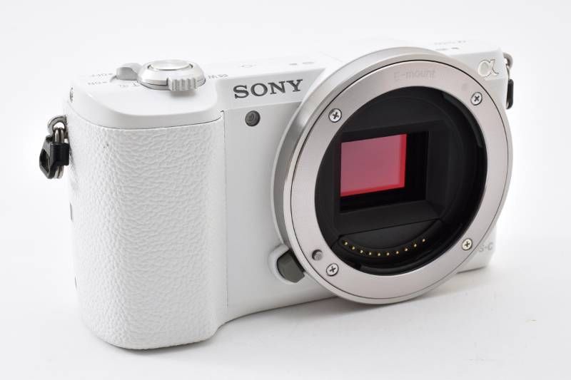 実用光学美品 SONY ソニー α5100 ボディ 白 ホワイト ミラーレス一眼