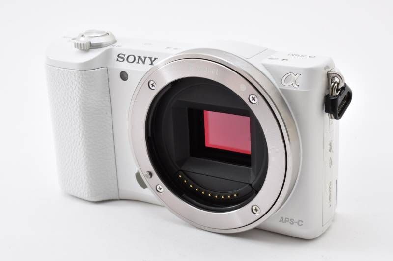 実用光学美品 SONY ソニー α5100 ボディ 白 ホワイト ミラーレス一眼