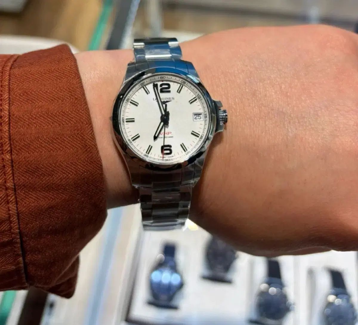 LONGINES ロンジン コンクエスト V H P SUPER QUARTZ 白文字盤 (26年 5月 韓国国内 スタンプ)