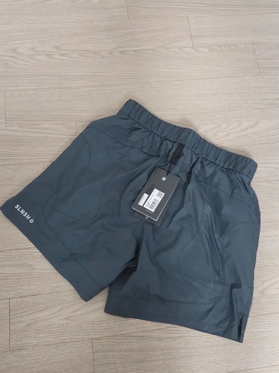 新品 (最終価格) ルルレモン SLNSH メンズ ショーツ 6