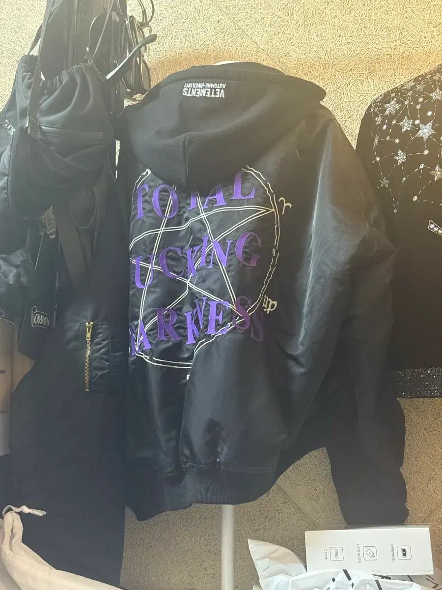 VETEMENTS DARKNESS ブルゾン オム by デムナ Gvasalia