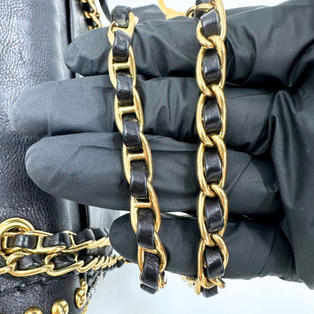 美品】Prada スタッズ レザー チェーンショルダーバッグ - メルカリ