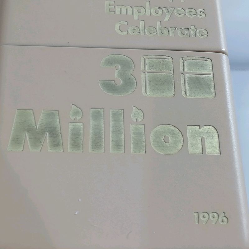 未使用品】【送料無料】ZIPPO 3Million ゴールド オイルライター