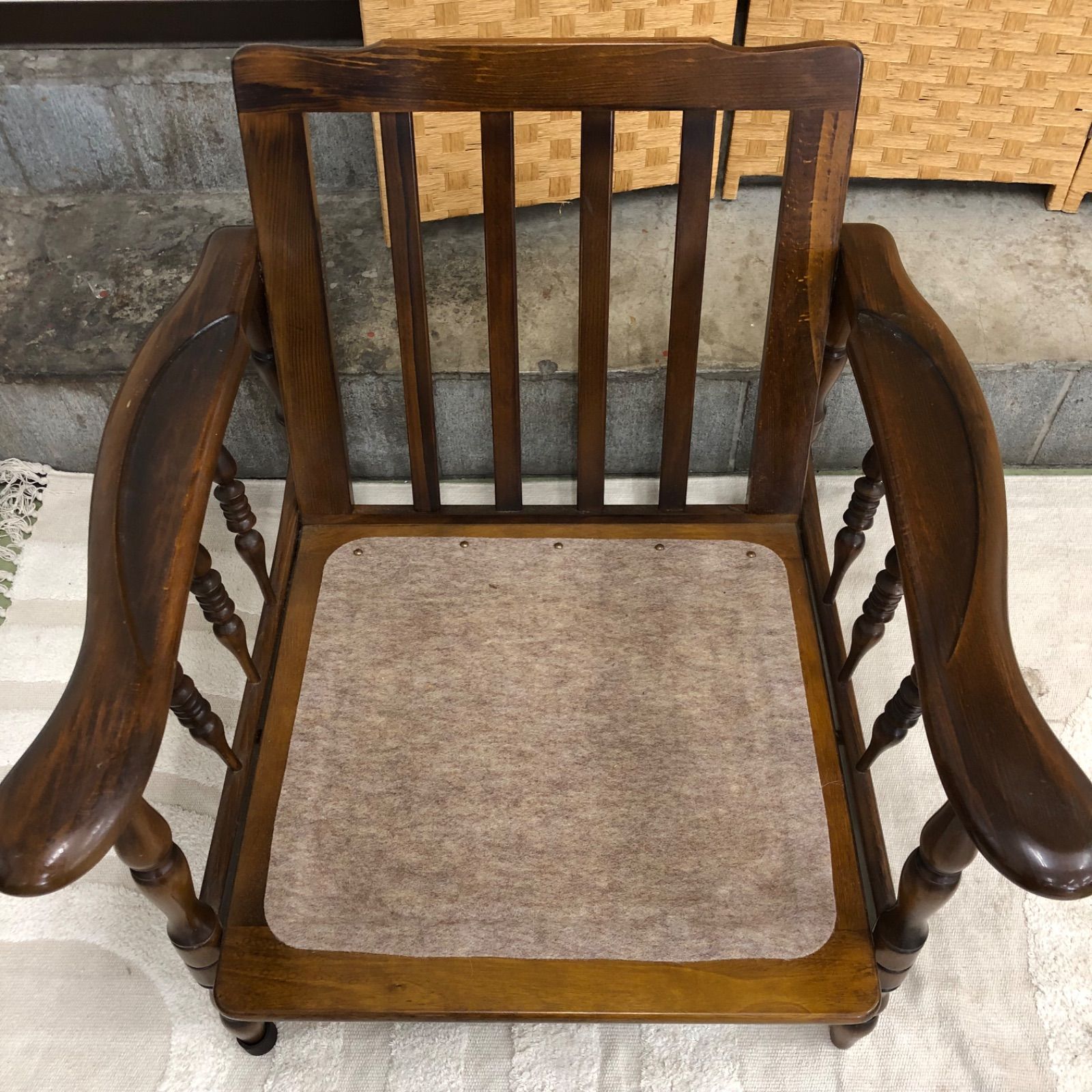 ★メルカリ市値下★karimoku アームチェア カリモク家具 椅子 1Pチェア T【値下げ交渉可能】KARIMOKU カリモク アームチェア コロニアル 1人