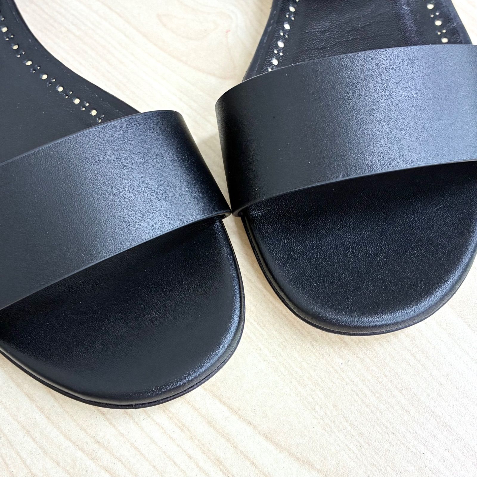 マノロブラニク MANOLO BLAHNIK】新品未使用品！ベルテッドフラット
