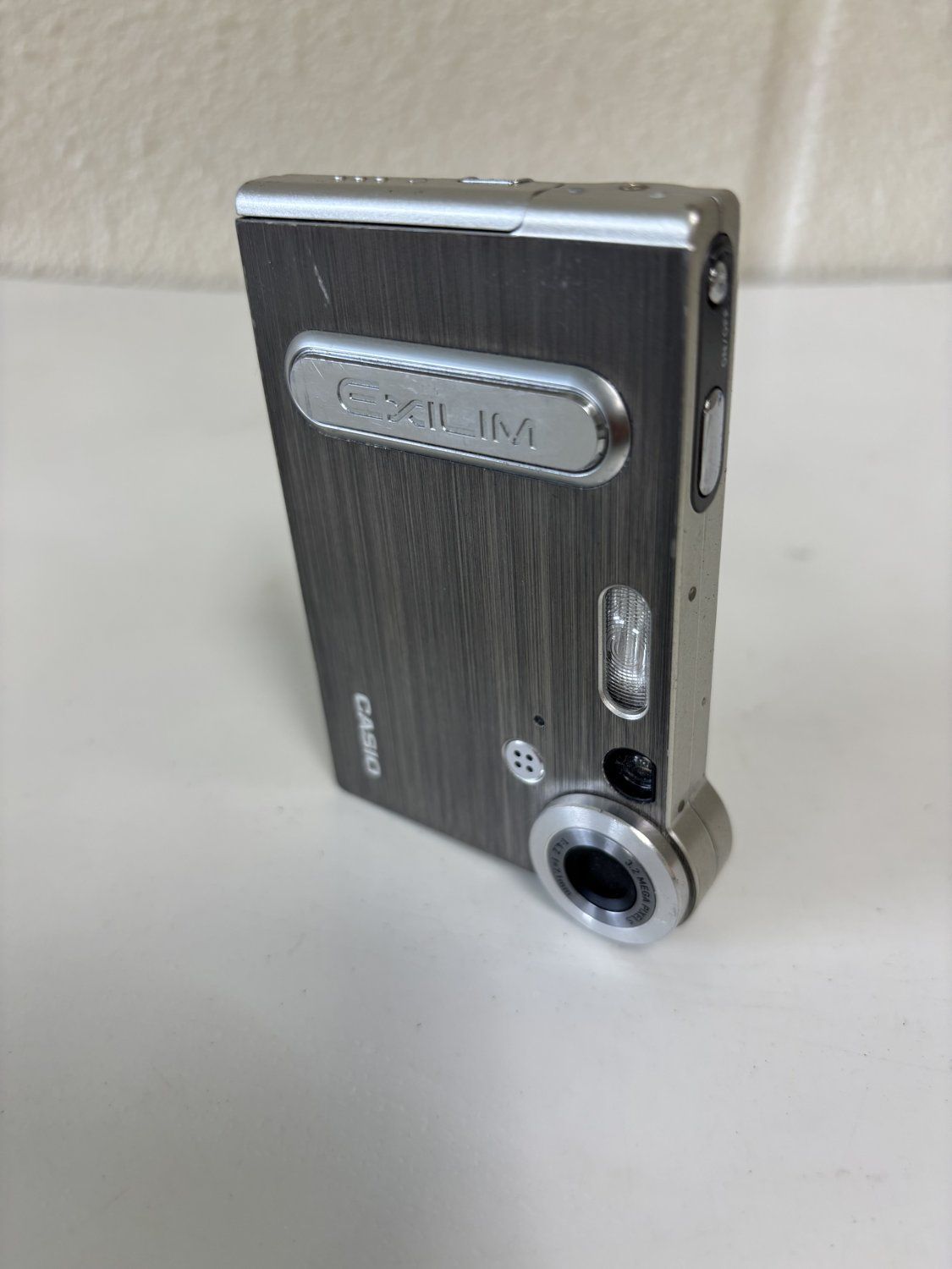 ジャンク】CASIO カシオ EXILIM EX-S3 デジタルカメラ 320万画素 薄型