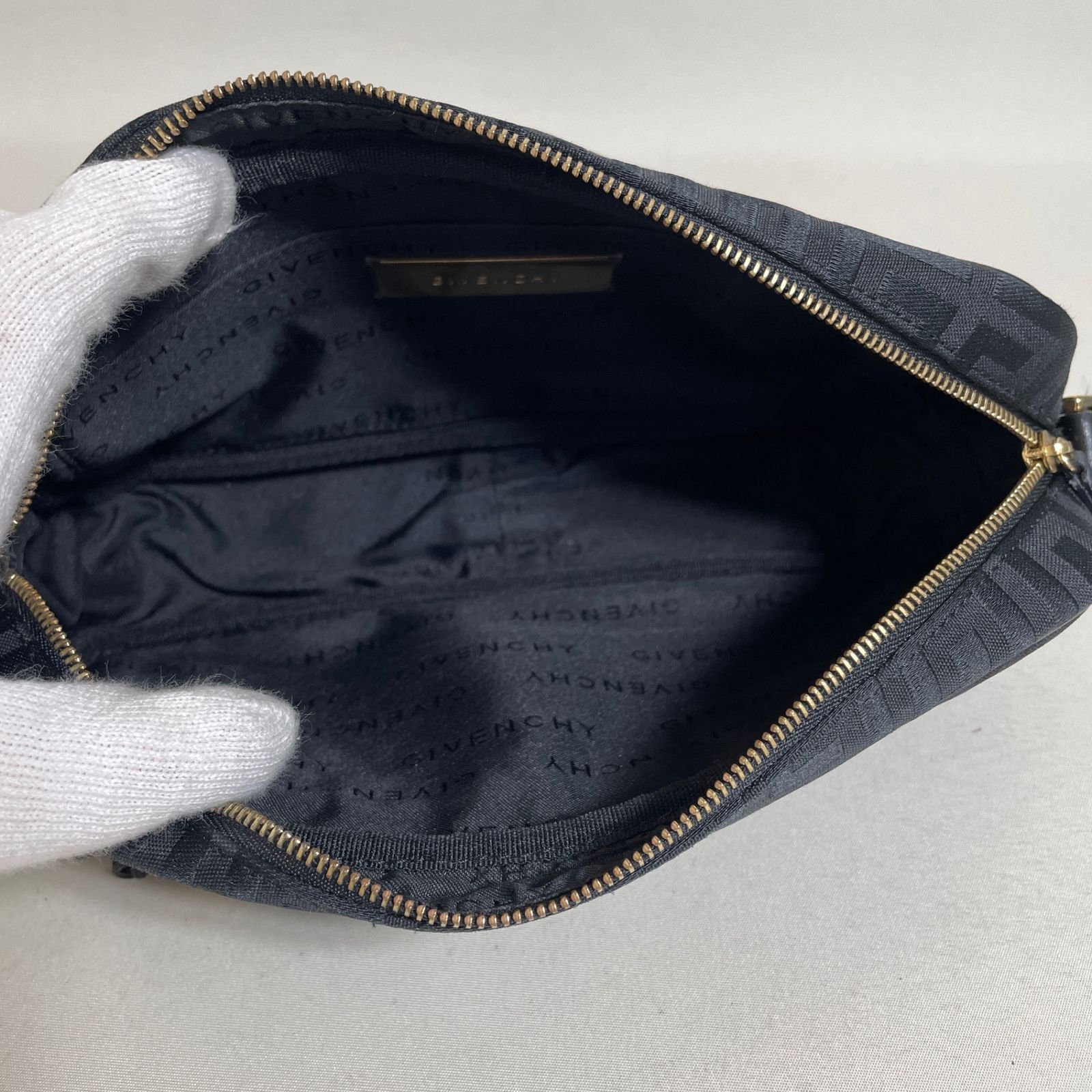 2607-65｜美品｜ジバンシィ ショルダーバッグ ブラック 4Gロゴ総柄 