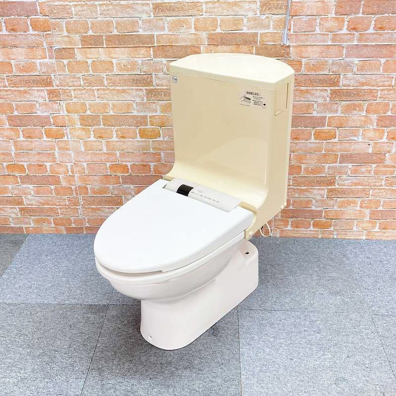 【中古品】【良品】 TOTO ☆リモコン無し☆ トイレ洋式便器(床下排水) 「CS978B」 排水芯200mm とウォシュレット一体型タンク「TCF9061E」 #SC1 86G