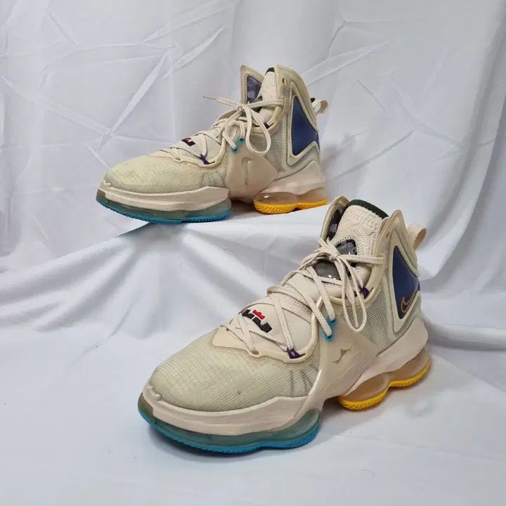 ドゥハ・ヴィンテージ 285 NIKE レブロン 19 ミニ・アポリス Lakers バスケシューズ スニーカー