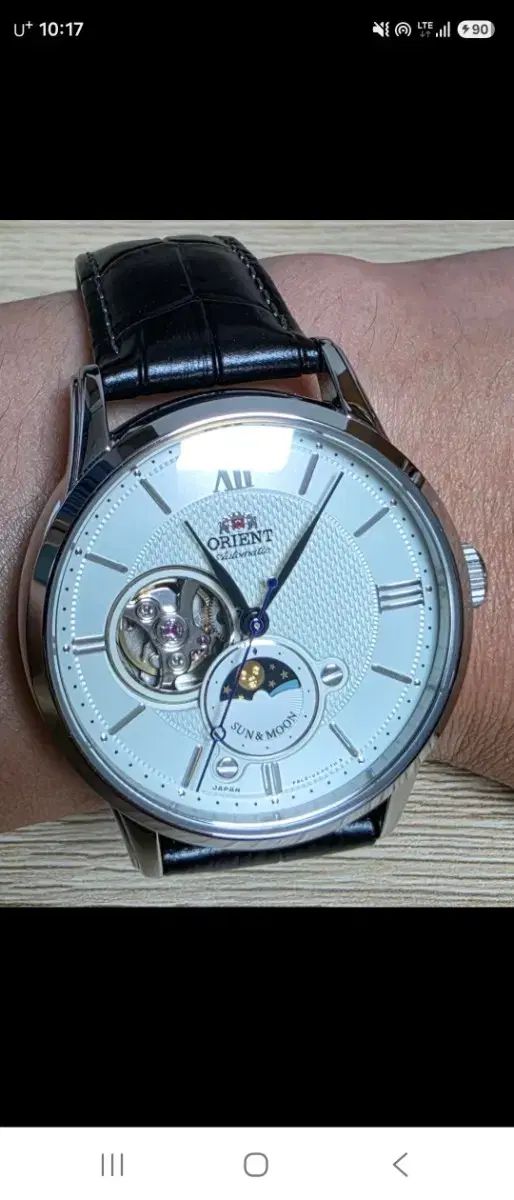 (26 6 29日本現地購入) オリエント オープンハート サン＆ムーン 時計です