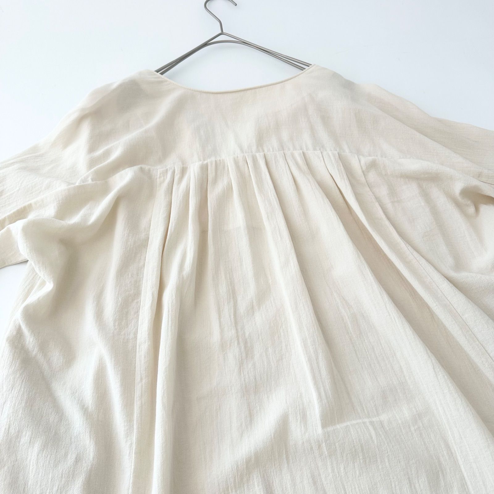 evam eva コットンワンピース　アイボリー 美品 エヴァムエヴァ evam eva cotton tuck one-piece 2025年モデル