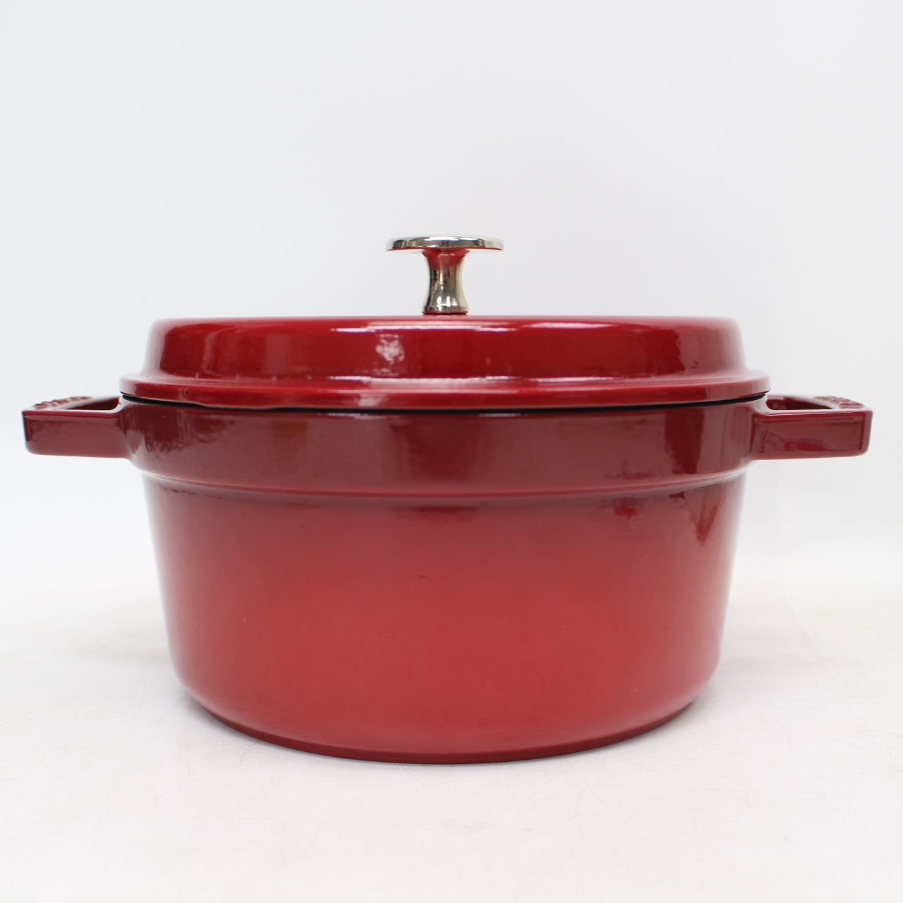 中古品    ストウブ 20cm チェリー/レッド 699)【美品】STAUB（ストウブ）ピコ・ココット ラウンド 20cm チェリー