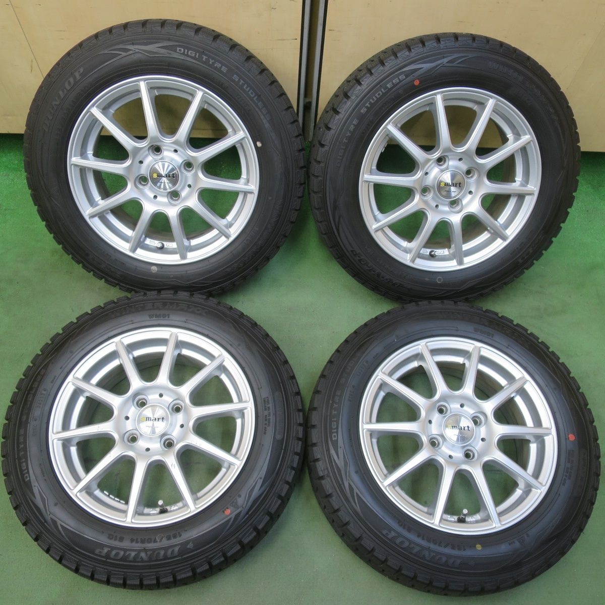 バリ溝！キレイ！9.5分以上◎スタッドレス 165/70R14 ダンロップ ウインターマックス WM01 smart MANARAY SPORT スマート マナレイ スポーツ 14インチ PCD100/4H◎6071805イス