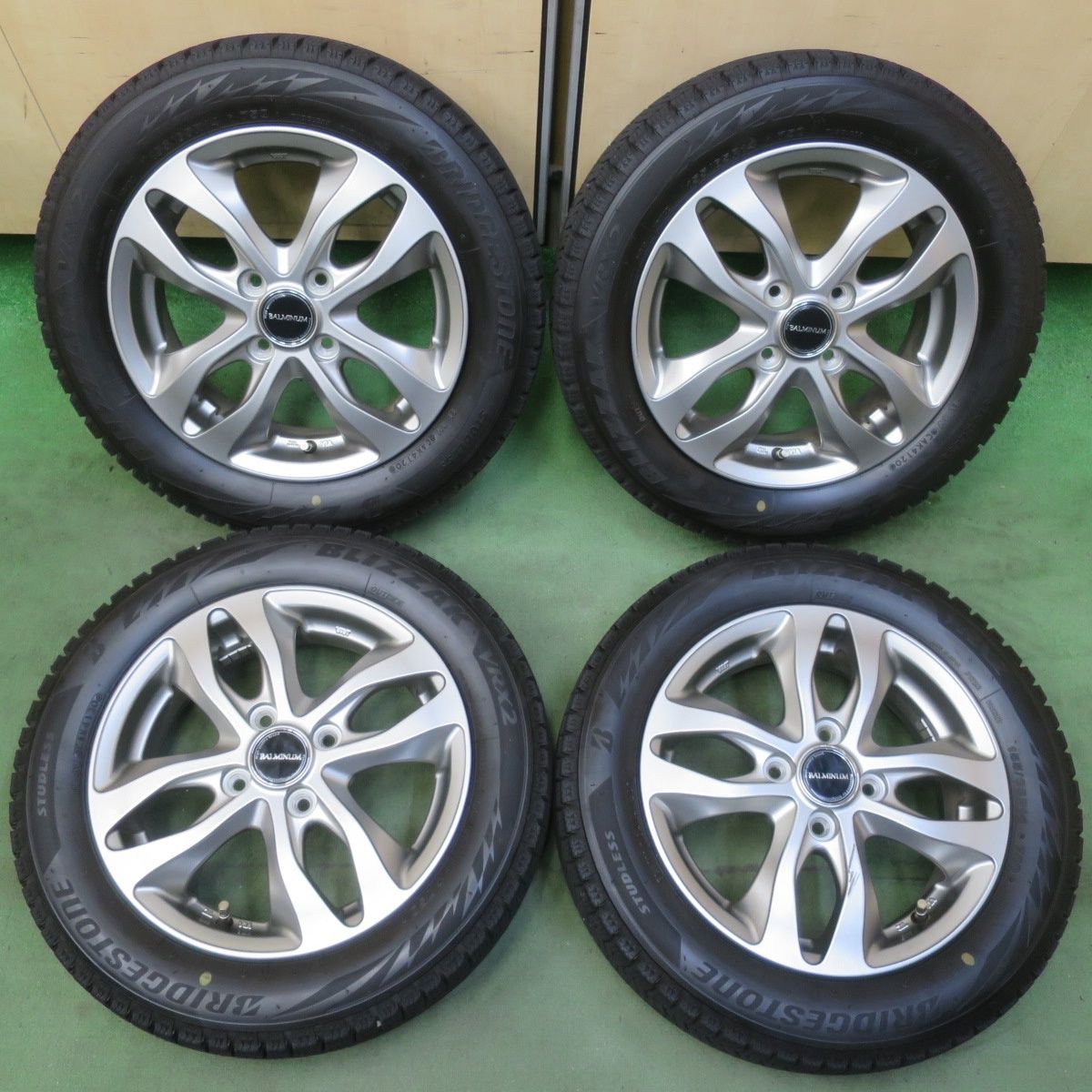 バリ溝！キレイ！8.5分◎スタッドレス 155/65R14 ブリヂストン ブリザック VRX2 BALMINUM DS-M バルミナ 14インチ PCD100/4H◎6071804イス