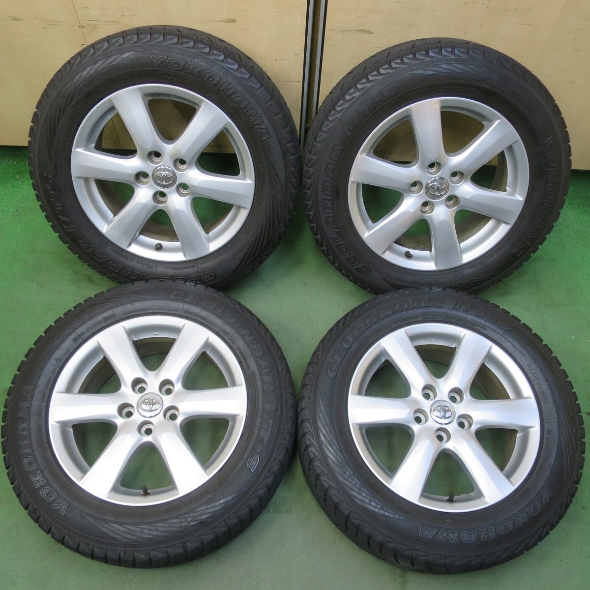 キレイ◎トヨタ ヴァンガード 純正 225/65R17 スタッドレス ヨコハマ