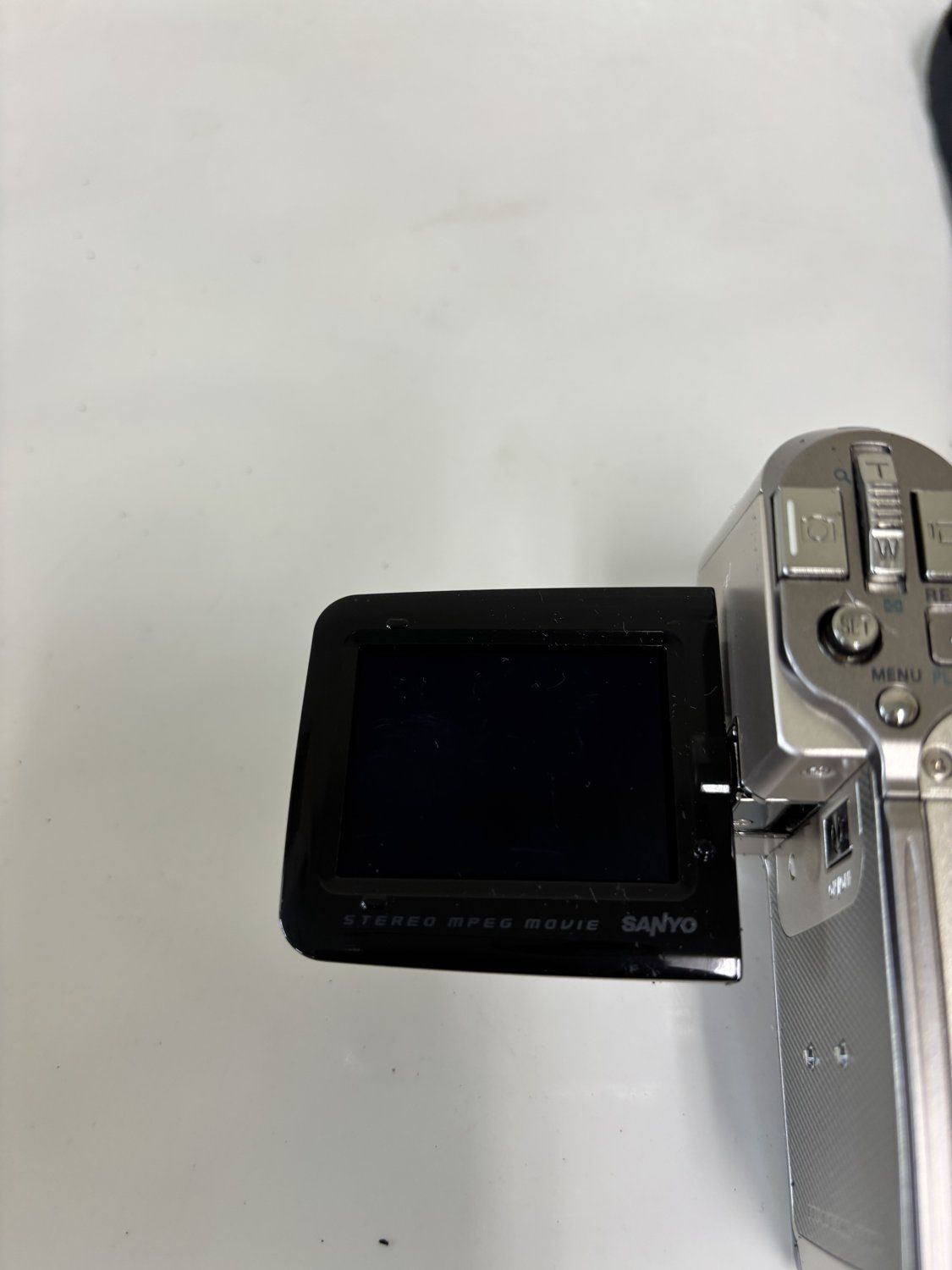 美品 サンヨー デジタルムービーカメラ ザクティ Xacti DMX-C6 縦持 ジャンク】SANYO サンヨー Xacti ザクティ DMX-C6 シルバー デジタル