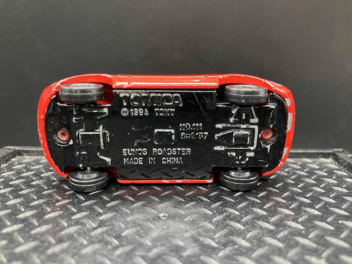 トミカ No.111 ユｰノス ロｰドスタｰ 赤 黒シｰト 11Fホイｰル 赤箱 ロゴ
