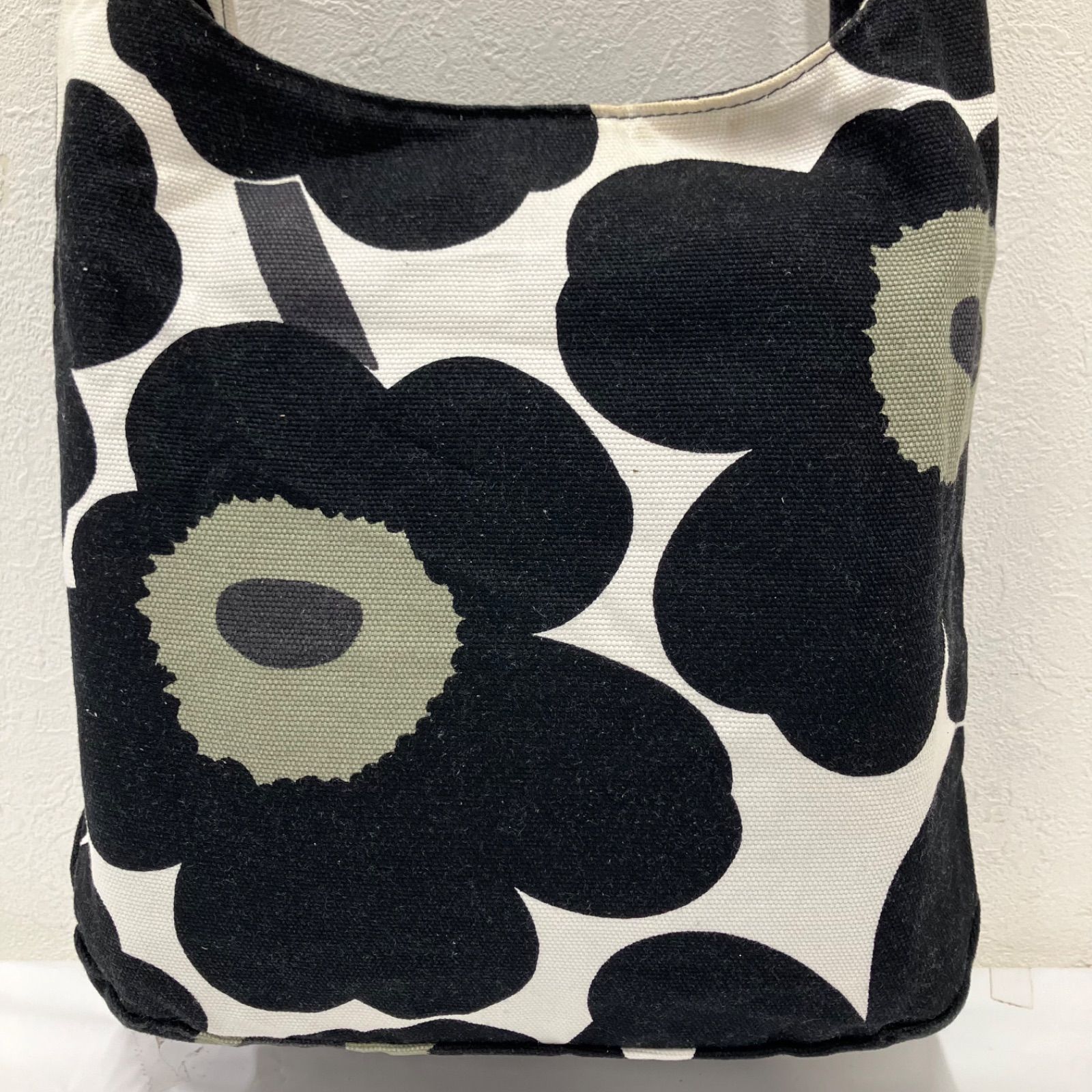 6405 marimekko マリメッコ ショルダーバッグ ブラック 黒 ウニッコ 