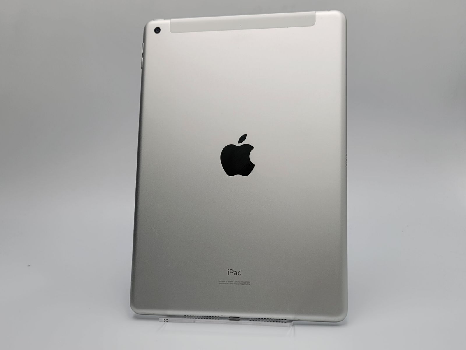 iPad 第7世代 32GB シルバー 中古C SIMフリー - メルカリ