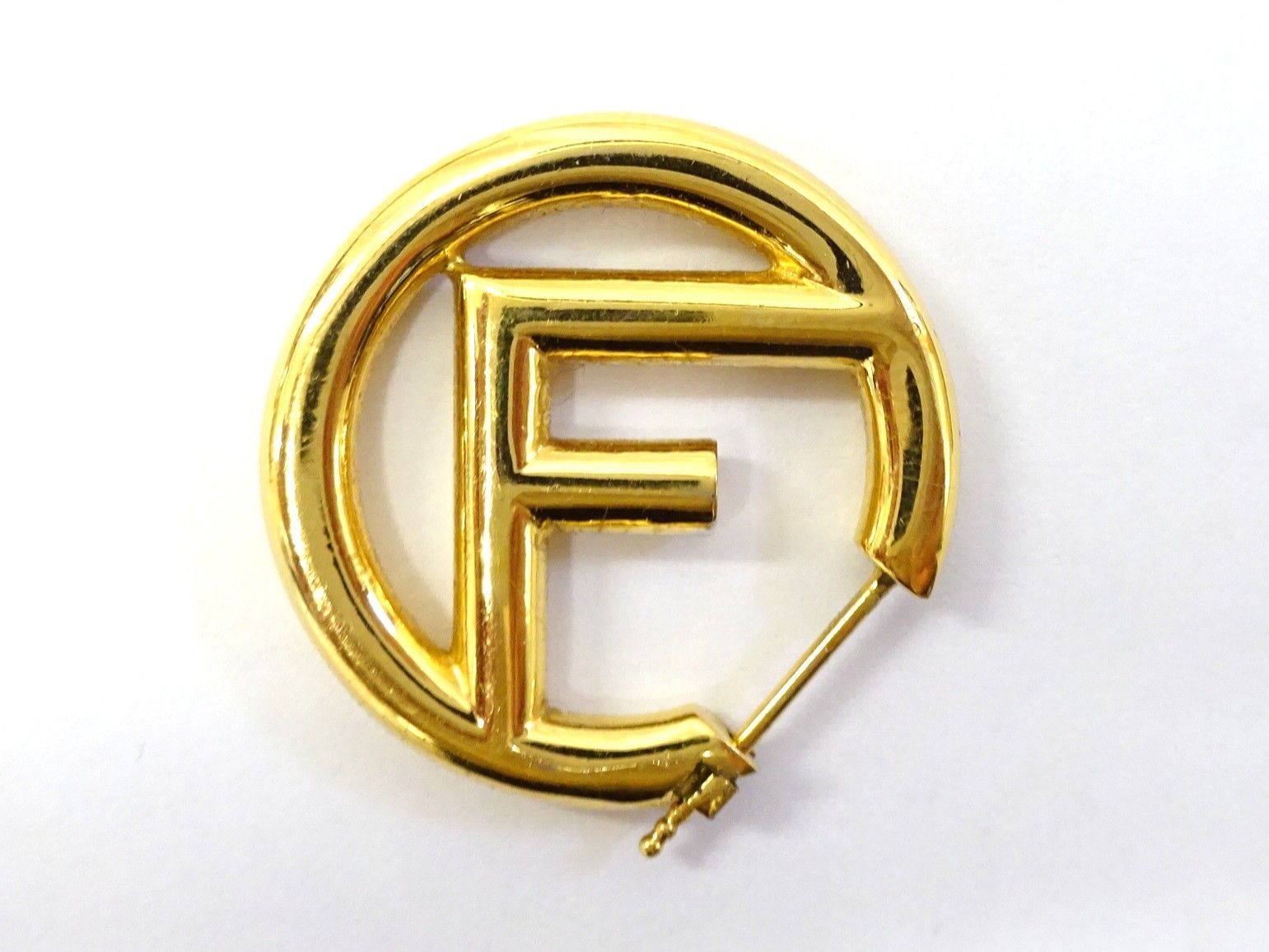 FENDI フェンディ フープピアス 片方 ゴールド - メルカリ