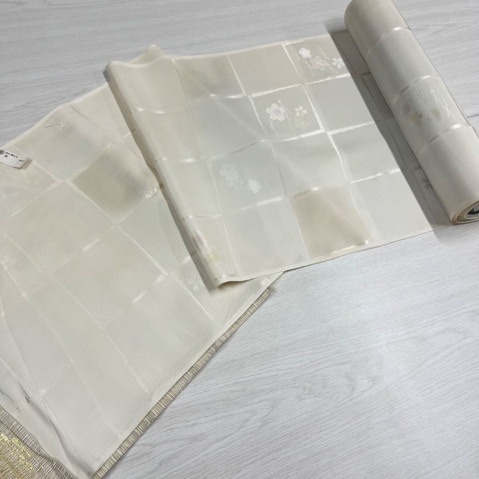 【未使用品】　美品　匿名配送　反物　正絹　襦袢地　襦袢用　絹100％　ベージュ　クリーム色　未仕立て　13.5ｍ　襦袢反18