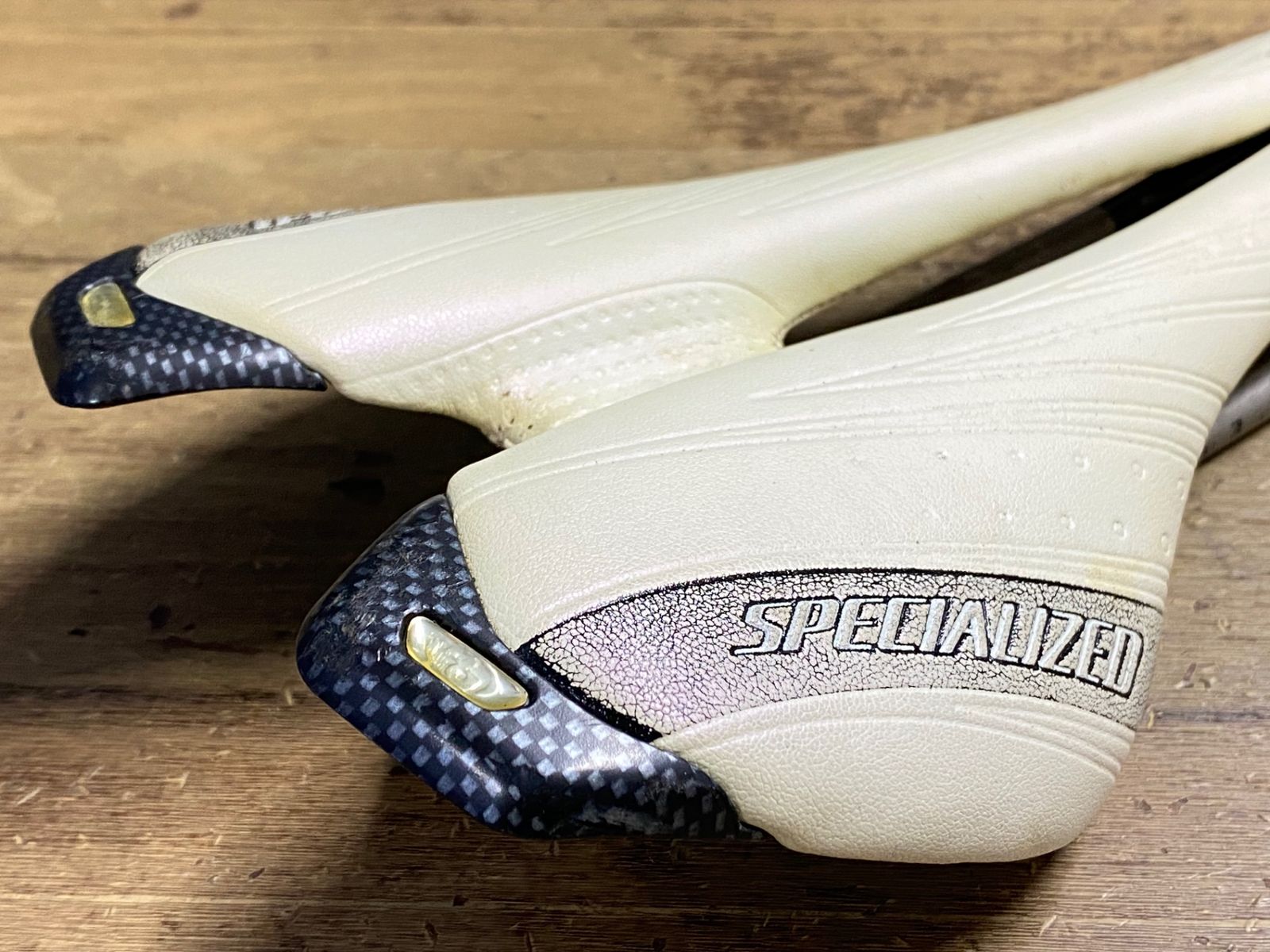 KJ918 スペシャライズド SPECIALIZED TOUPE 130 サドル 白 Tiレール