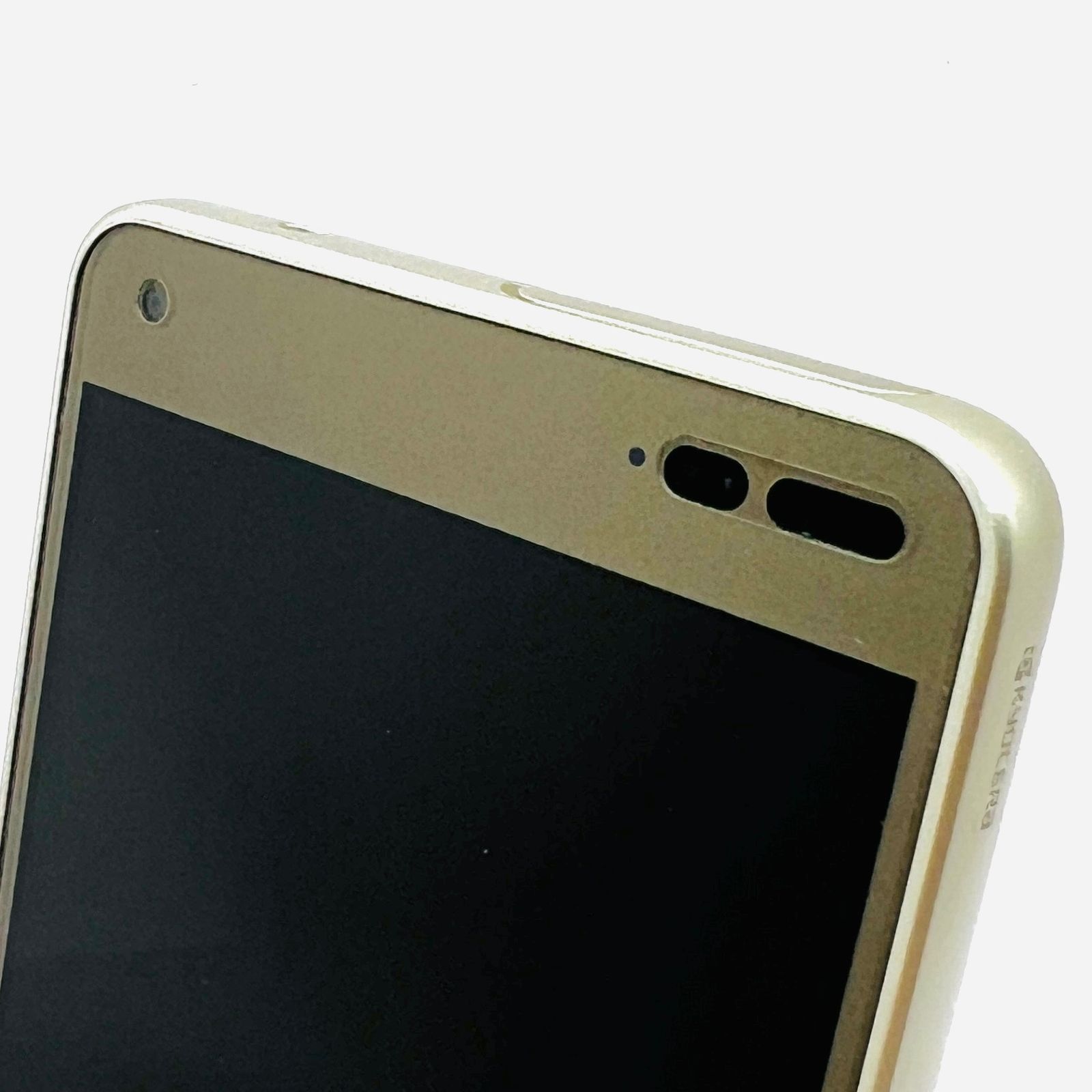 au BASIO3 KYV43 ゴールド 32GB ジャンク品 - メルカリ