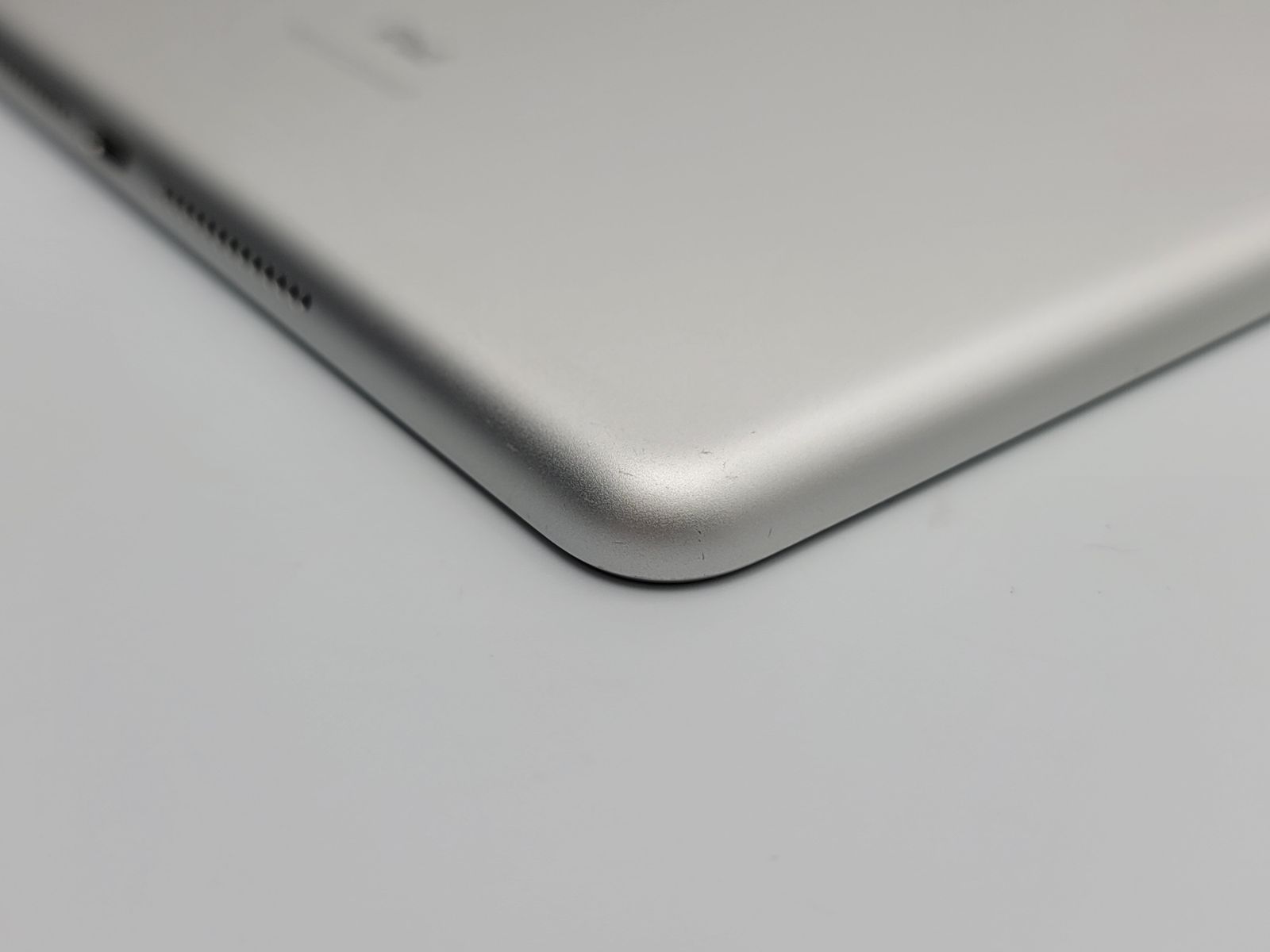 中古C】iPad 第7世代 128GB シルバー wifi+Cellular バッテリー【77