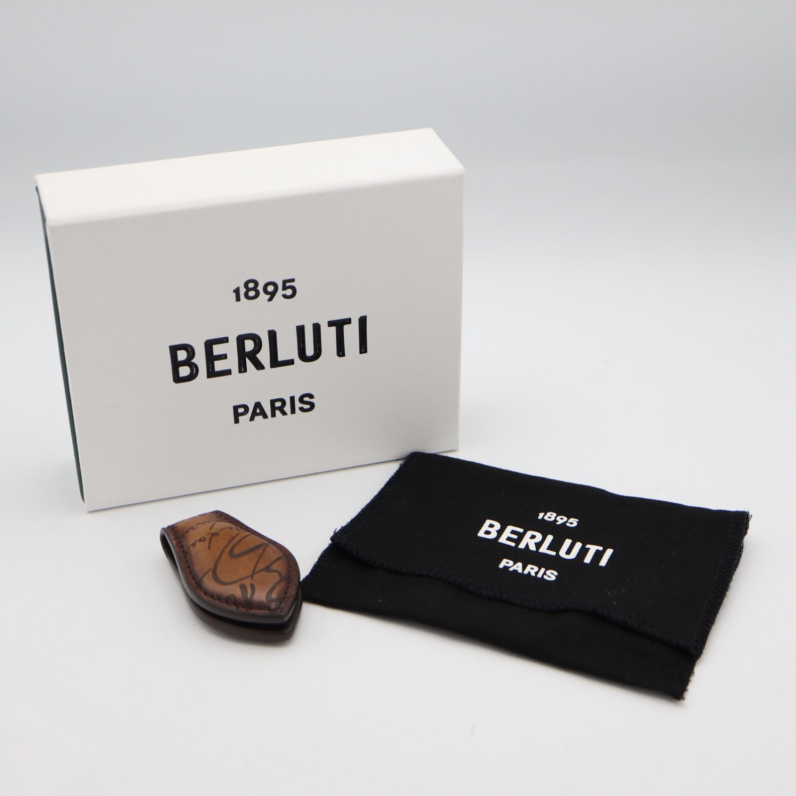 BERLUTI ブラウンレザー マネークリップ 保管袋付き BERLUTI ベルルッティ マネークリップ カリグラフィ レザー ブラウン系